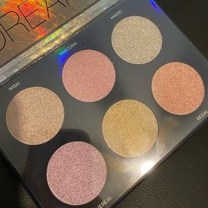 Brand new Anastasia Beverly Hills Dream Glow Kit